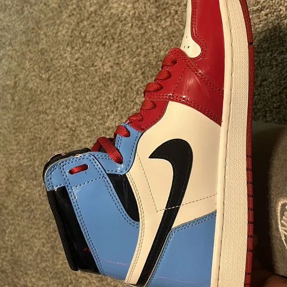 Jordan 1 unc/ Chicago patent leather,like new condition.Real jordan shoes. - Picture 6 of 7